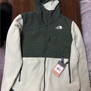 New With Tags The North Face Olive Green Fleece Jacket